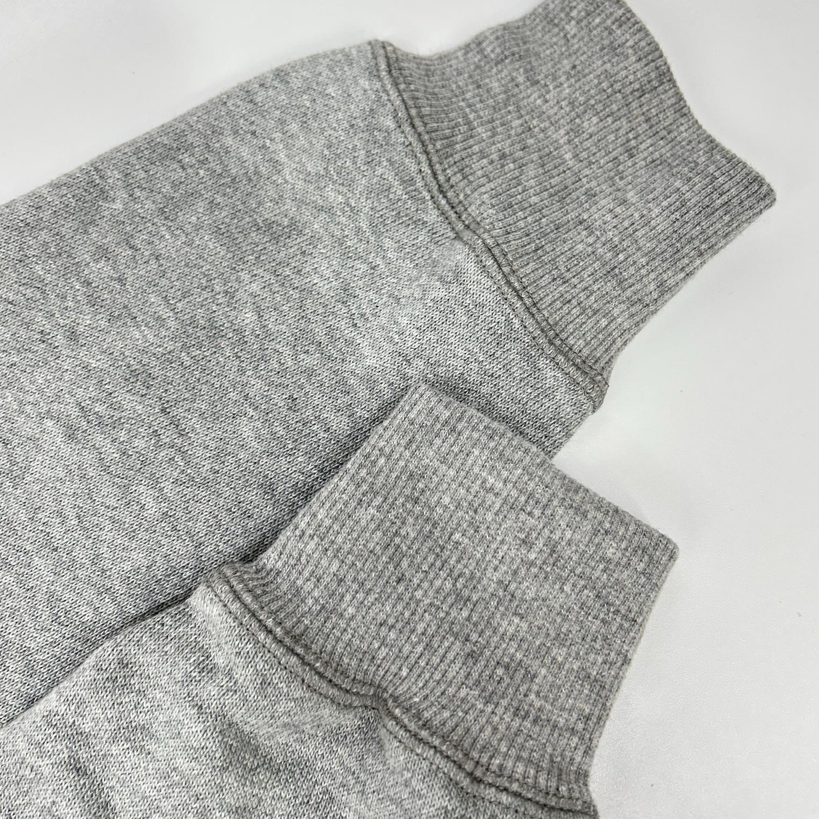 1piu1uguale3 ウノピゥウノウグァーレトレ MRB660 グレー SIC CREW SWEAT トップス