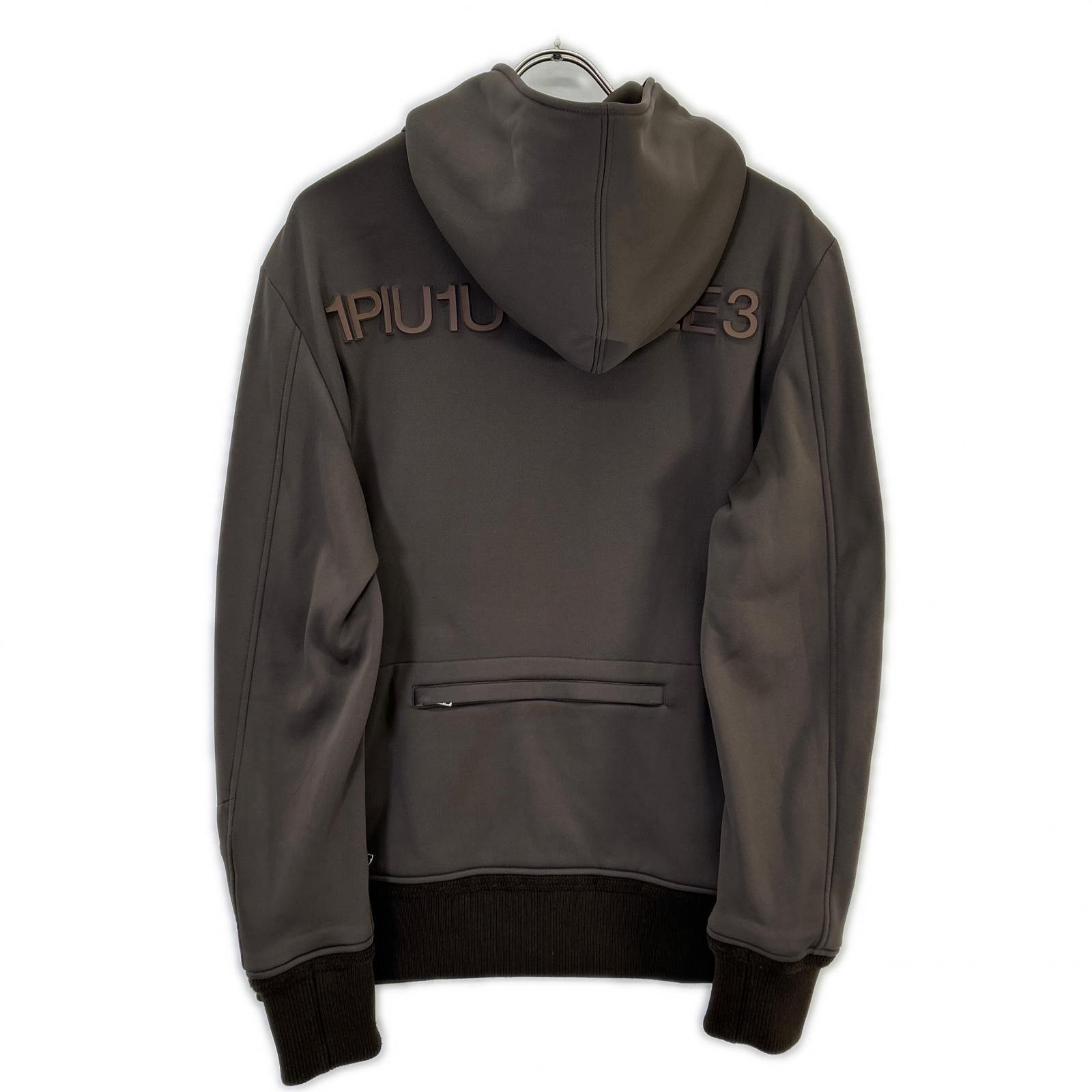 1piu1uguale3 ウノピゥウノウグァーレトレ MRB696 ブラウン TRAVEL ZIP PARKA トップス