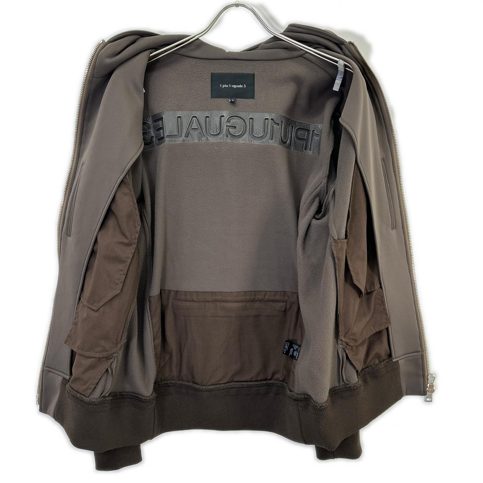 1piu1uguale3 ウノピゥウノウグァーレトレ MRB696 ブラウン TRAVEL ZIP PARKA トップス