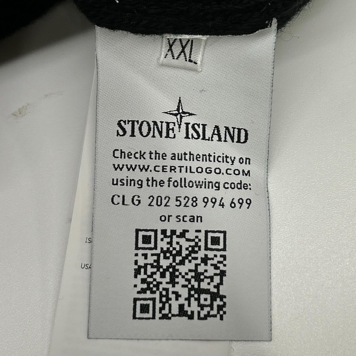 STONE ISLAND ストーンアイランド 6915551A3　ブラック ラムウール Vネックニット トップス トップス