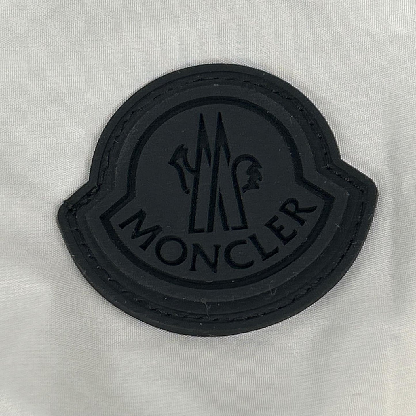 MONCLER モンクレール 22年製　I10911A00107 PAKITO ナイロン フルジップ フーディ ベスト