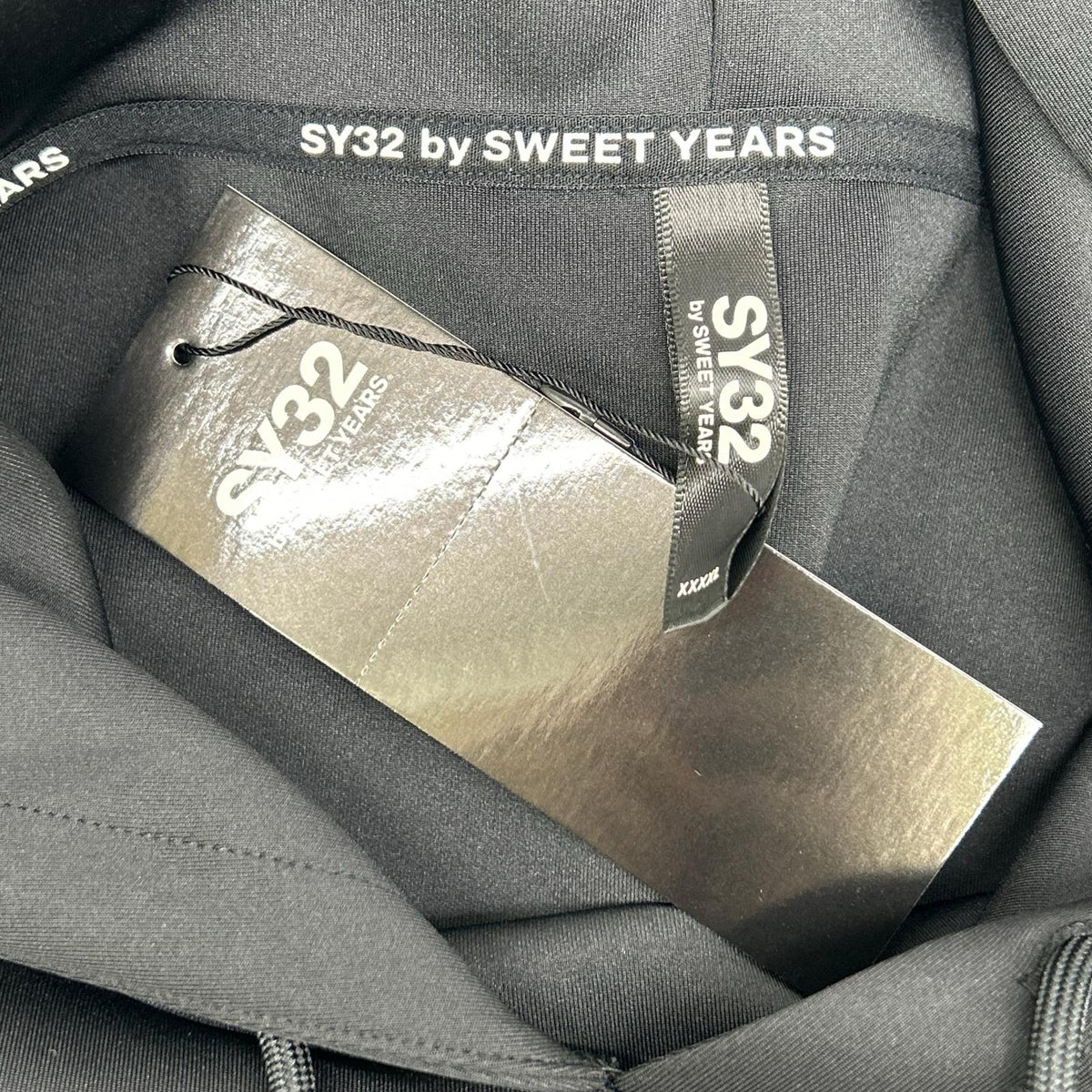 SY32 by SWEET YEARS エスワイサーティトゥーバイスウィートイヤーズ ブラック 15061DF DOUBLE KNIT EMBROIDERY LOGO HOODIE トップス