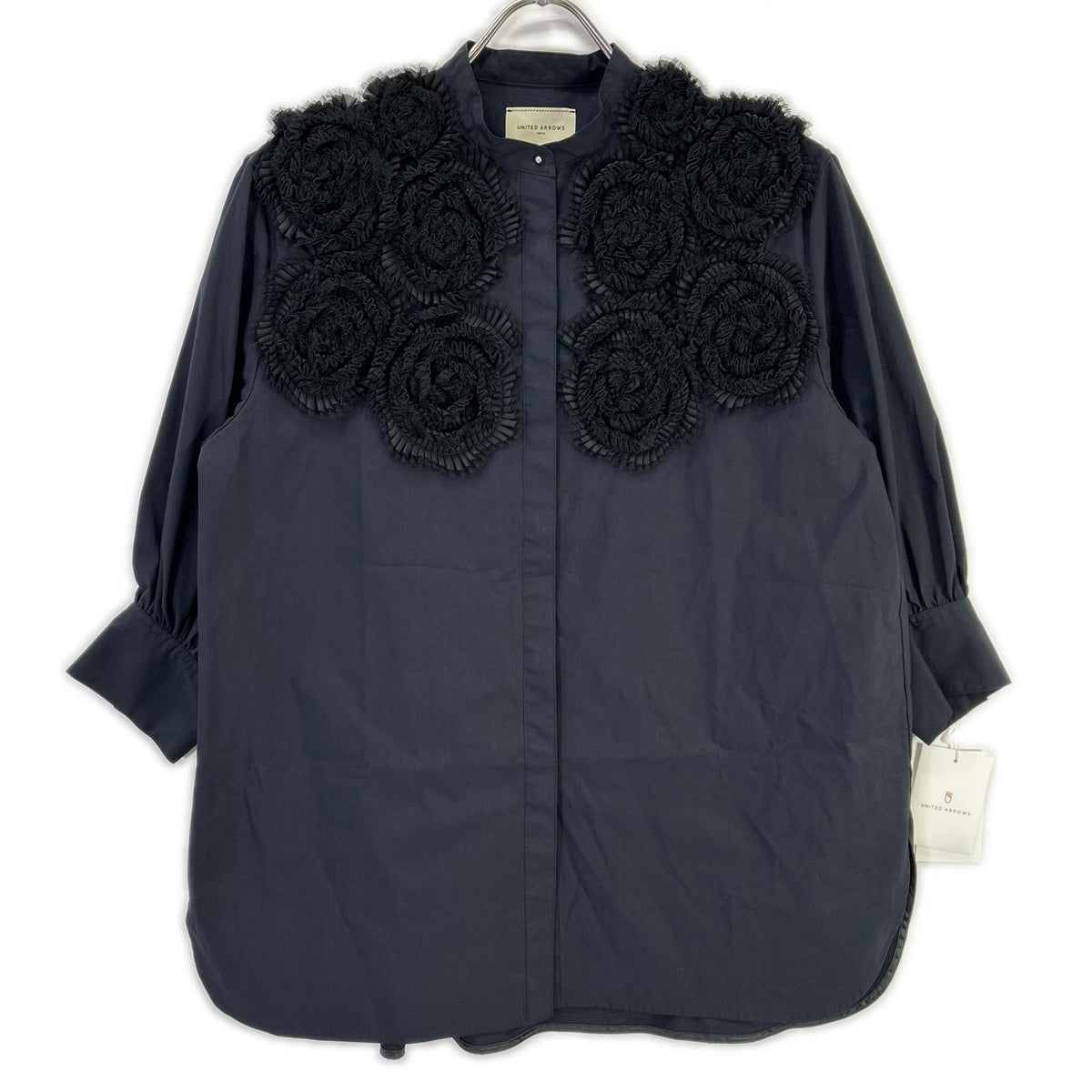 UNITED ARROWS ユナイテッドアローズ ダークネイビー 24年 フラワーモチーフ タックリボンパーツ シャツブラウス トップス