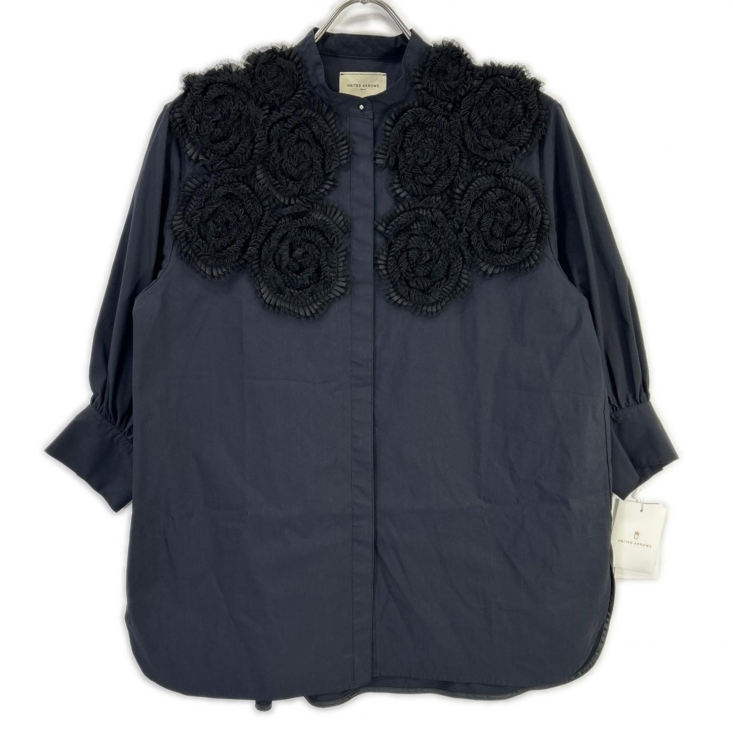 UNITED ARROWS ユナイテッドアローズ ダークネイビー 24年 フラワーモチーフ タックリボンパーツ シャツブラウス トップス
