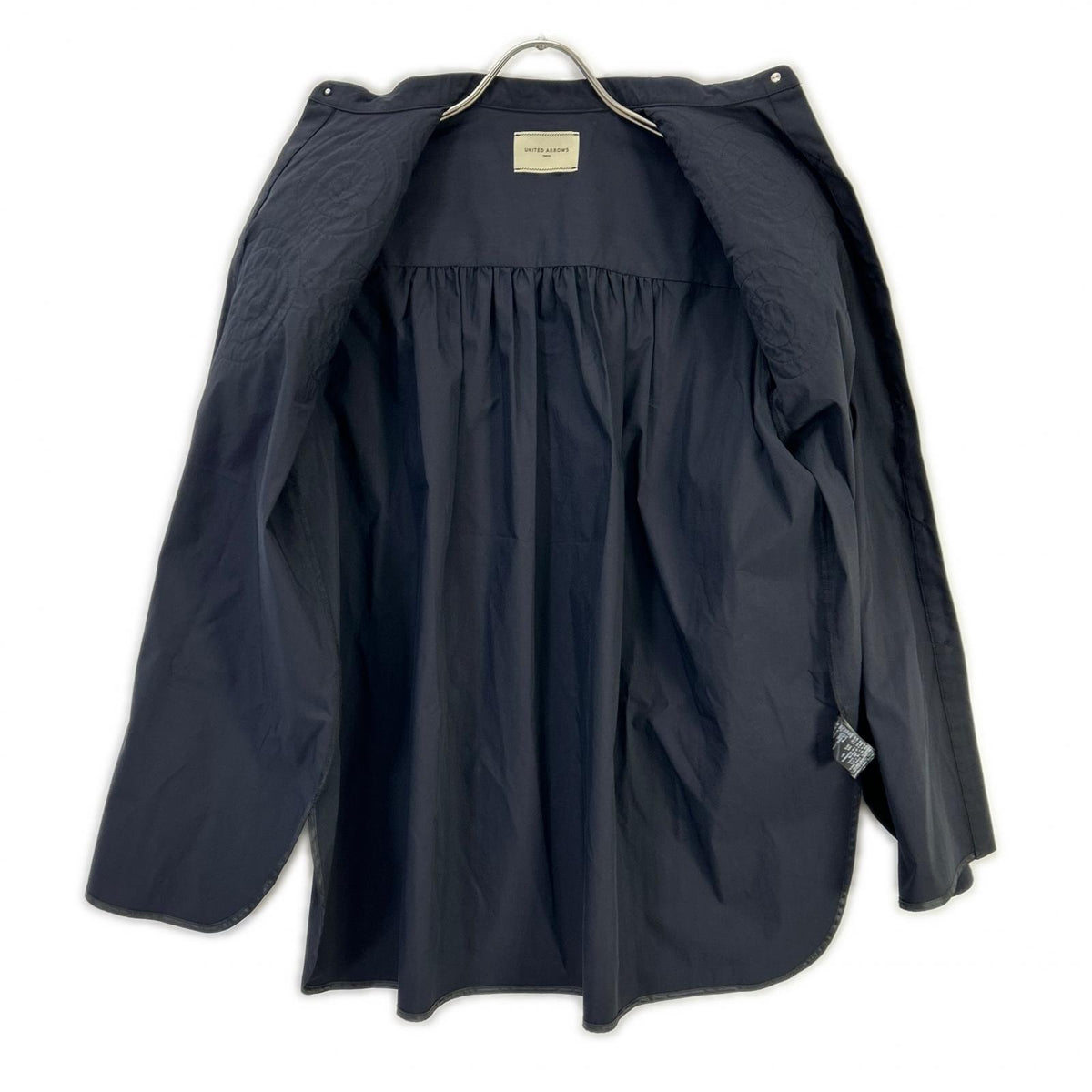UNITED ARROWS ユナイテッドアローズ ダークネイビー 24年 フラワーモチーフ タックリボンパーツ シャツブラウス トップス