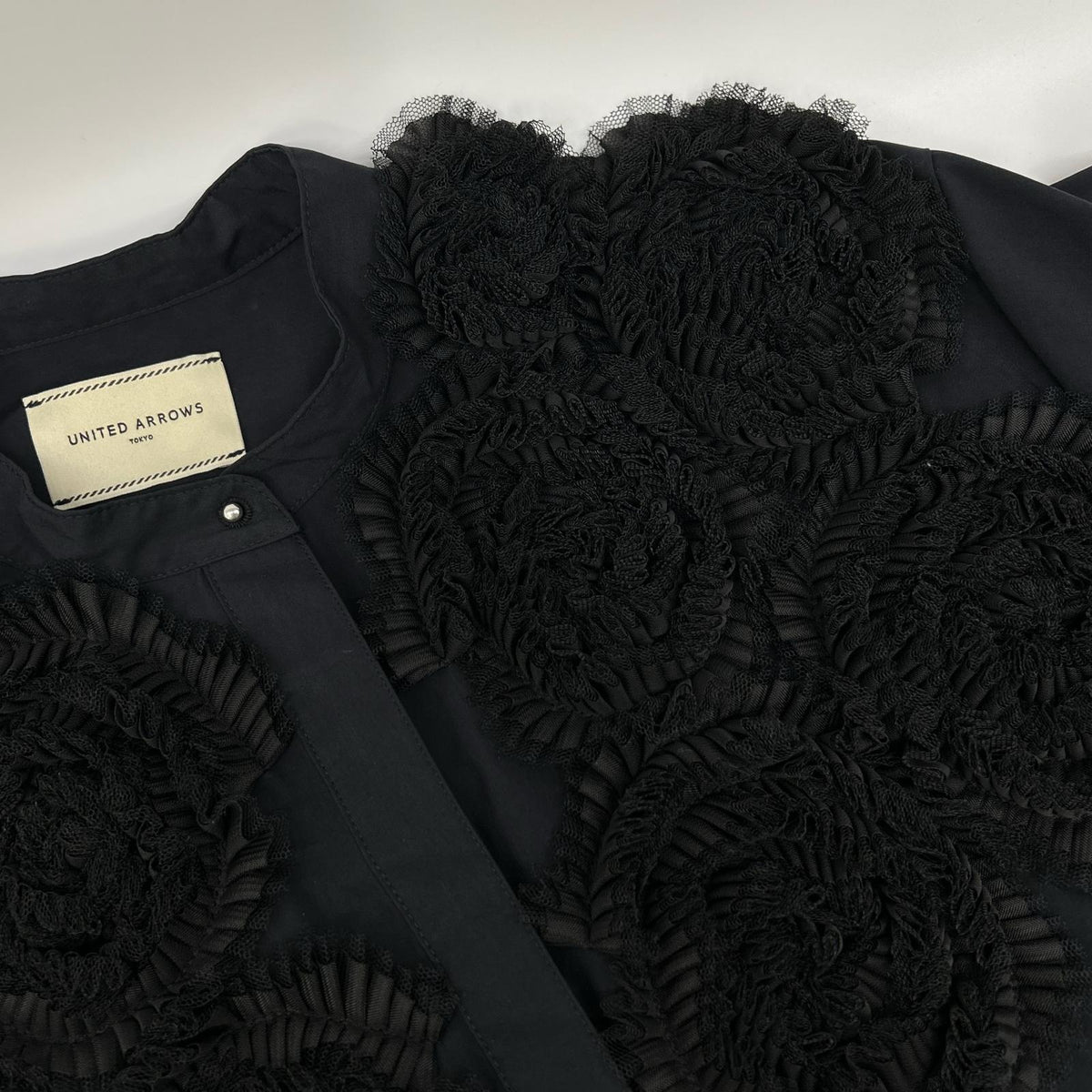 UNITED ARROWS ユナイテッドアローズ ダークネイビー 24年 フラワーモチーフ タックリボンパーツ シャツブラウス トップス