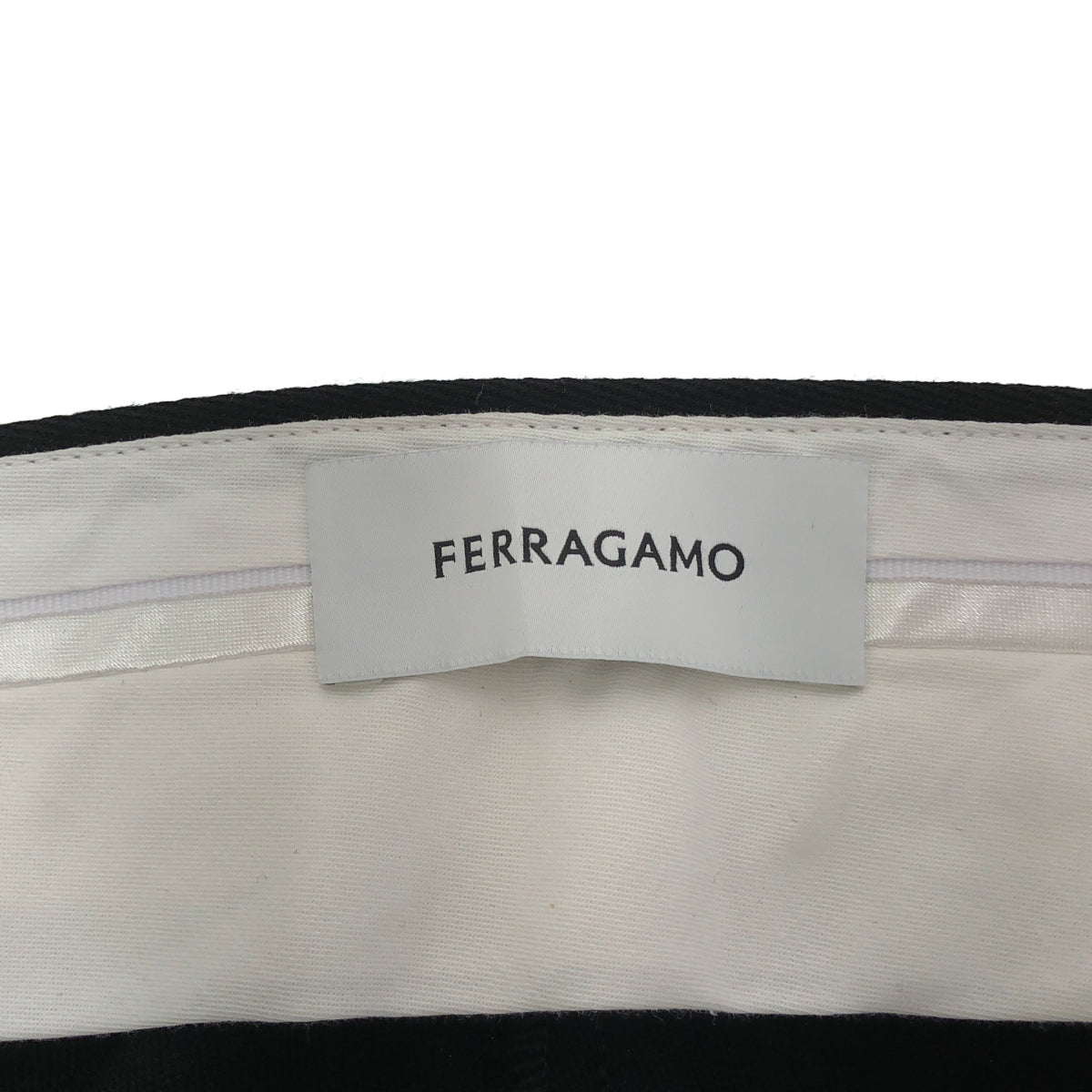 Salvatore Ferragamo 24SS 13F744 0776046 Black half cargo pants, bottoms