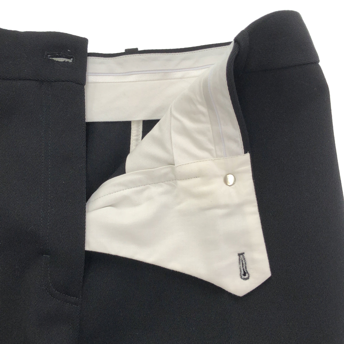 Salvatore Ferragamo 24SS 13F744 0776046 Black half cargo pants, bottoms