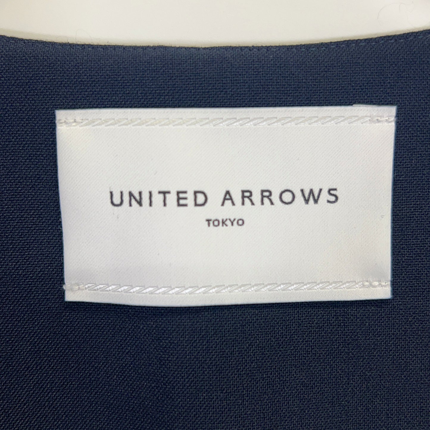 UNITED ARROWS ユナイテッドアローズ 1522-144-2837 ネイビー フロントベルト Vネックのロングベスト ベスト