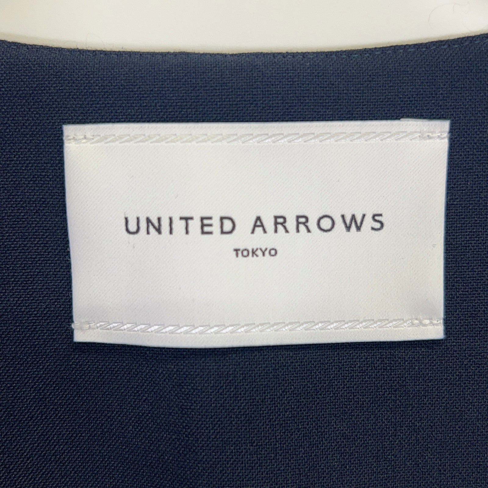 UNITED ARROWS ユナイテッドアローズ 1522-144-2837 ネイビー フロントベルト Vネックのロングベスト ベスト