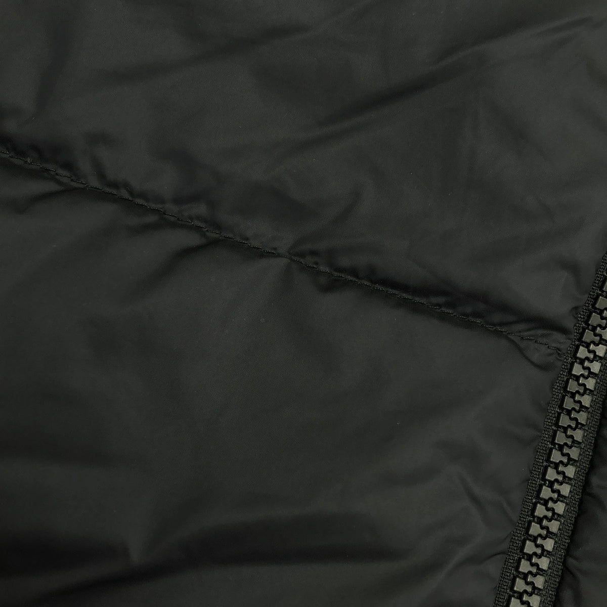MONCLER モンクレール 23年 ブラック FELPA APERTA CON CAPPUCCIO ダウン切り替え パーカー トップス