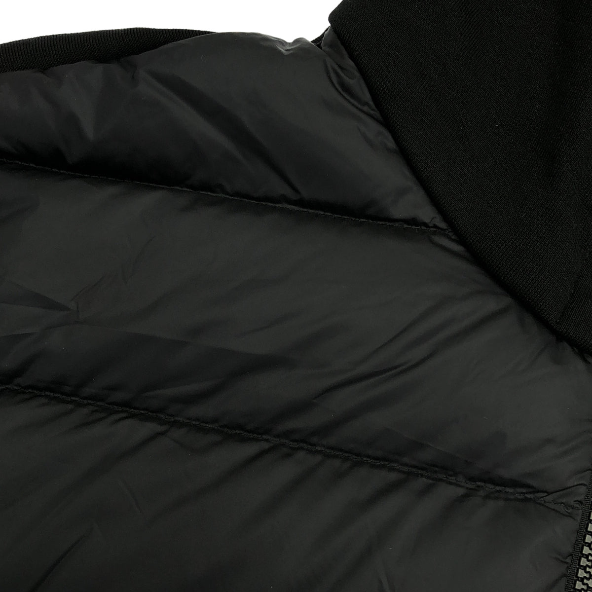 MONCLER モンクレール 23年 ブラック FELPA APERTA CON CAPPUCCIO ダウン切り替え パーカー トップス