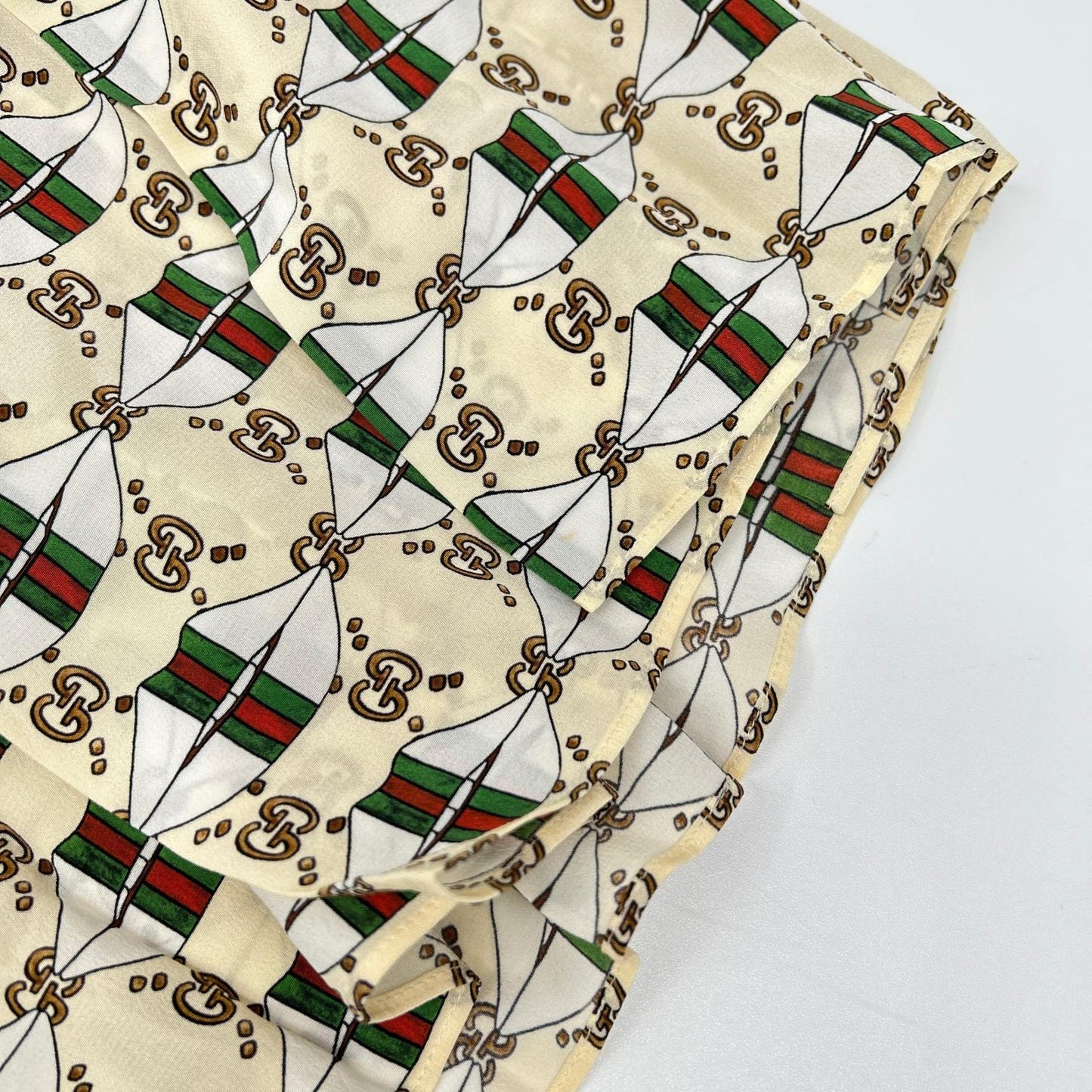 GUCCI グッチ 477109 ZJX14 アイボリー ウェブキスプリント 総柄 ボウタイ ワンピースドレス ワンピース