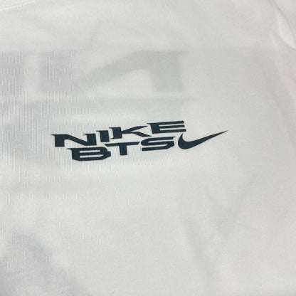 NIKE ナイキ ×BTS ホワイト 2026-2027ワールドツアー Tシャツ トップス