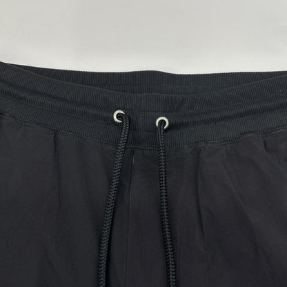 1piu1uguale3 ウノピゥウノウグァーレトレ MRP572-NYU069 ブラック RIB PANTS / KAJI 4WAY NYLON パンツ ボトムス