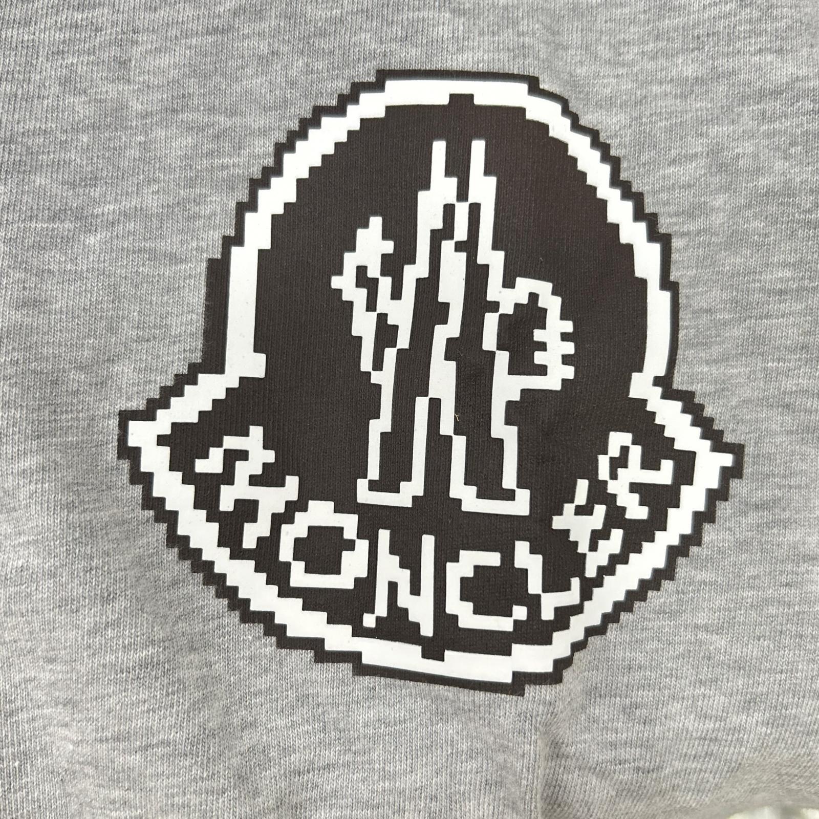 MONCLER モンクレール 23年 グレー ピクセルロゴ Tシャツ トップス
