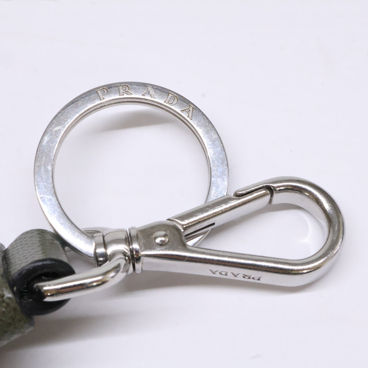 PRADA プラダ 2PP68T トライアングルロゴプレート サフィアーノレザー キーリング/ キーホルダー