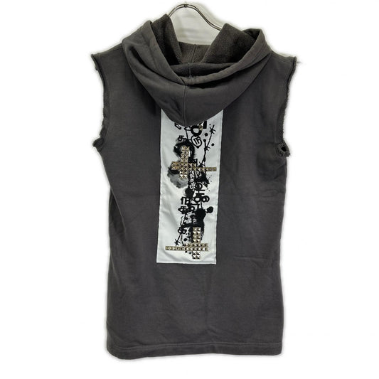 COMMEdesGARCONS HOMME PLUS コムデギャルソンオムプリュス PK-T005 AD2012 チャコール バックプリントスタッズ ノースリーブパーカー トップス
