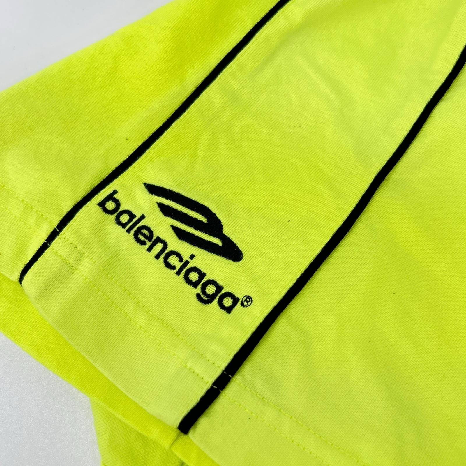 BALENCIAGA バレンシアガ 23年 777705 イエロー PARIS SOCCER Tシャツ トップス
