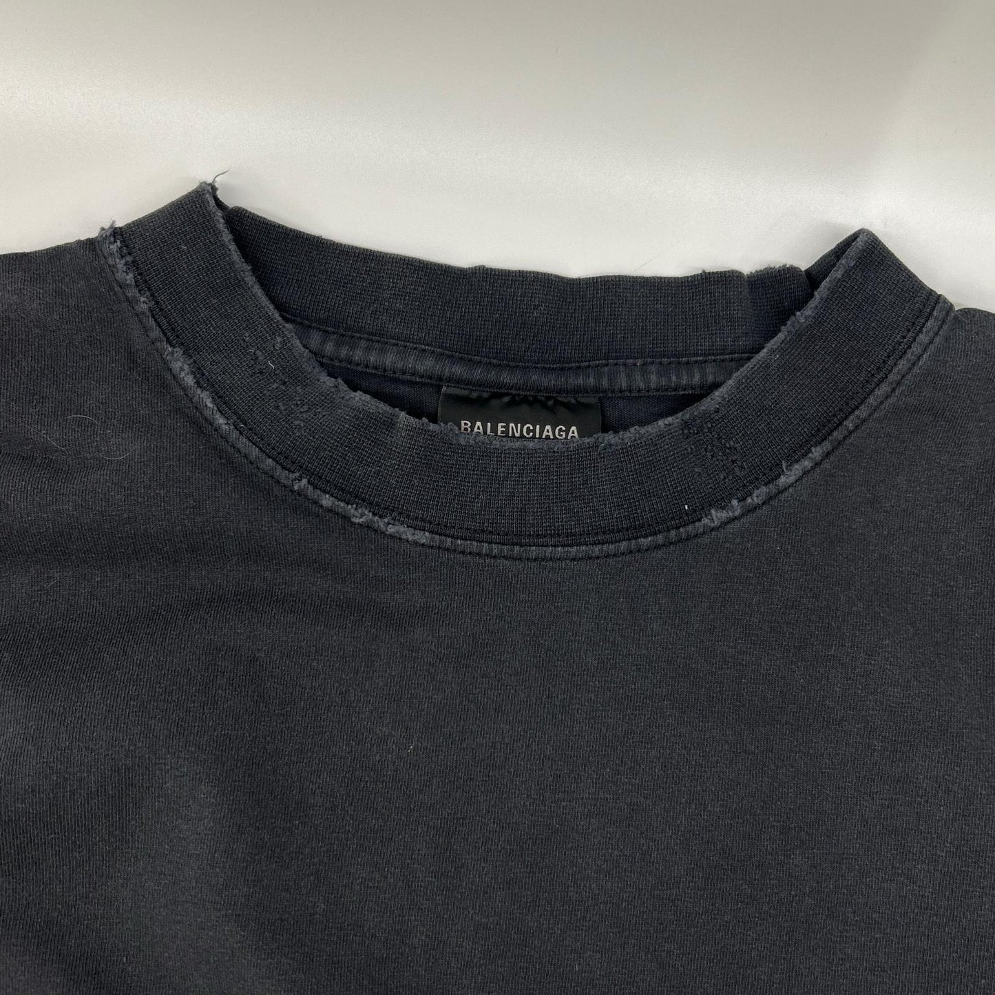 BALENCIAGA バレンシアガ 25年 764235 マスキングテープ デストロイ加工 Tシャツ トップス