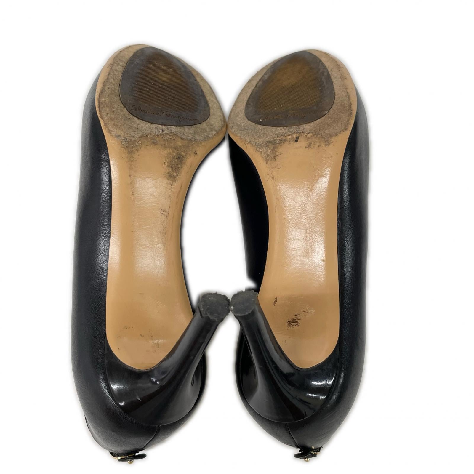 SalvatoreFerragamo サルバトーレフェラガモ ロゴプレート レザー ヒールパンプス シューズ