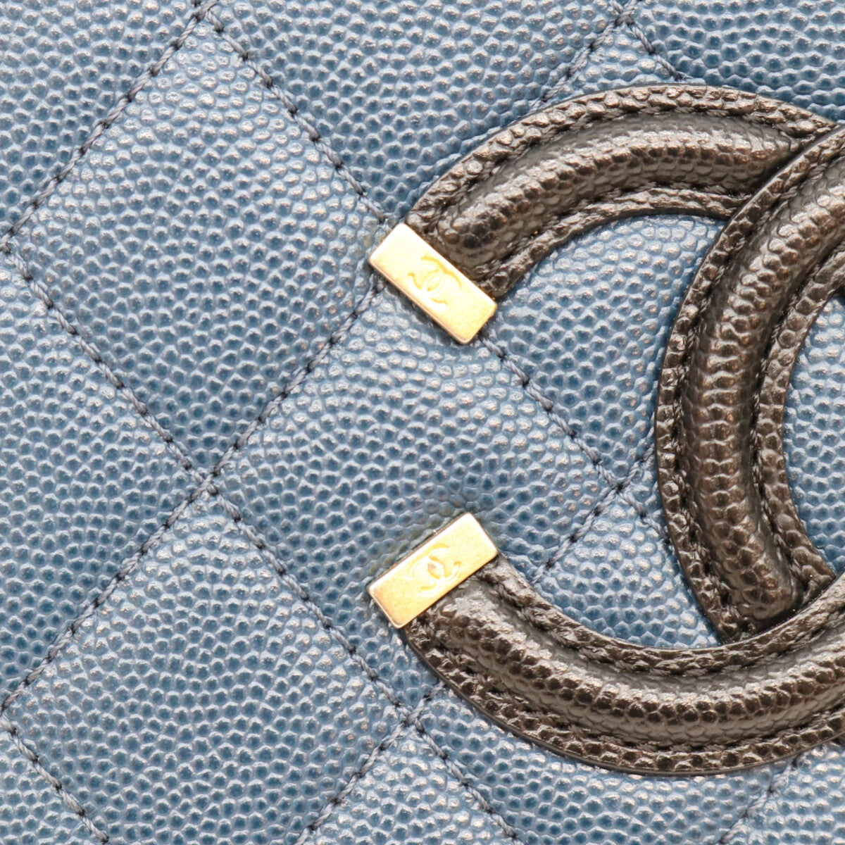 CHANEL シャネル 28番 A93342 CCフィリグリー ブラク ブルー ソフトキャビア スモールバニティバッグ ショルダーバッグ