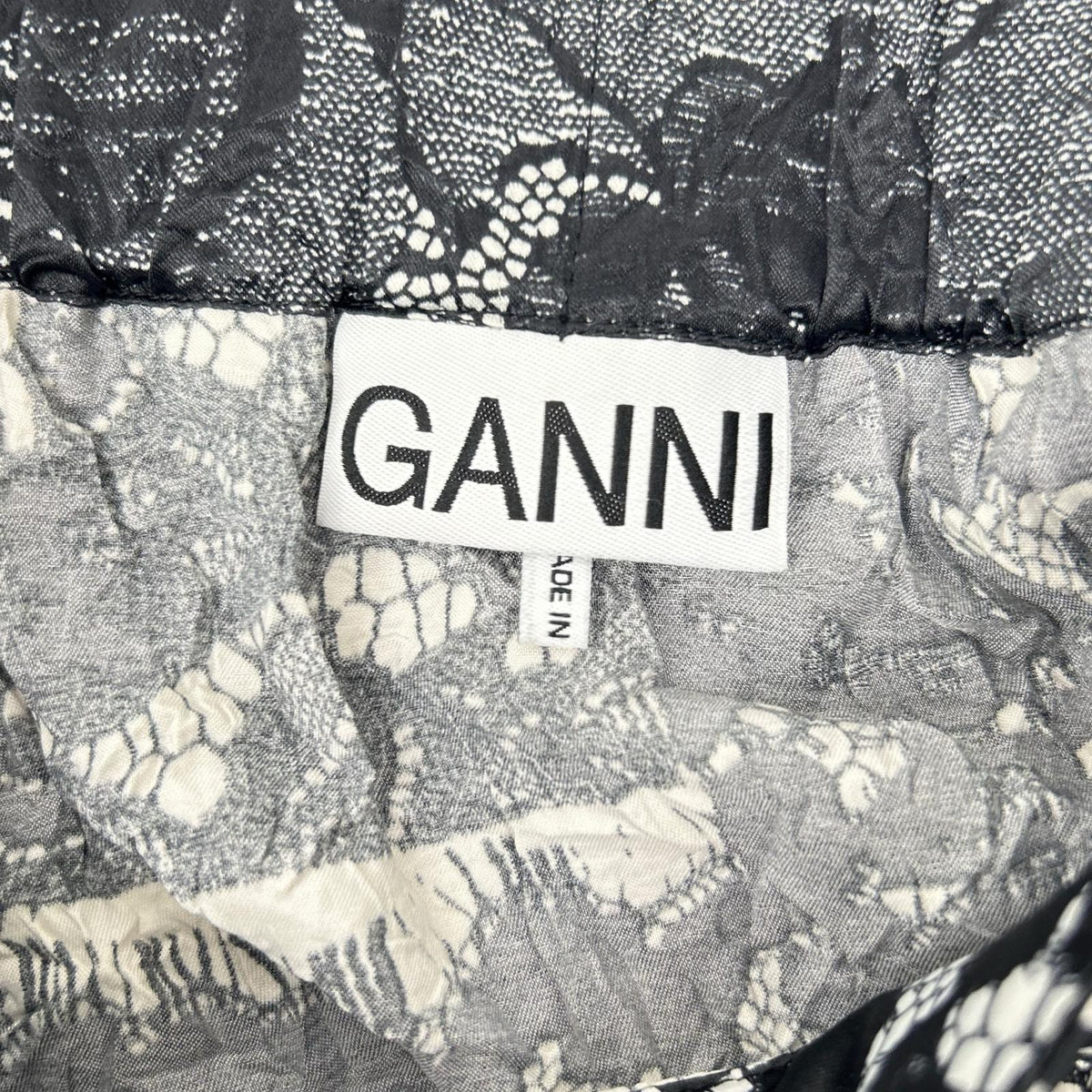 GANNI ガニー ブラック BC.A 6490 フラワー しわ加工サテンマキシスカート スカート