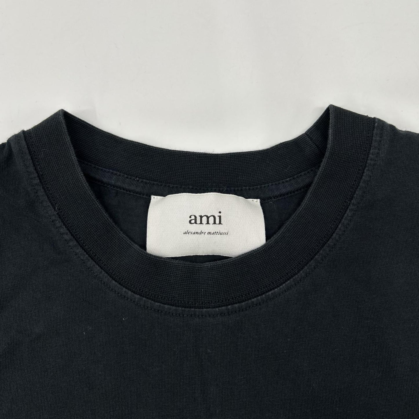 AMI PARIS アミパリス BFUTS001.724 ブラック Ami De Coeur ハートロゴ刺繍クルーネック 半袖Tシャツ トップス