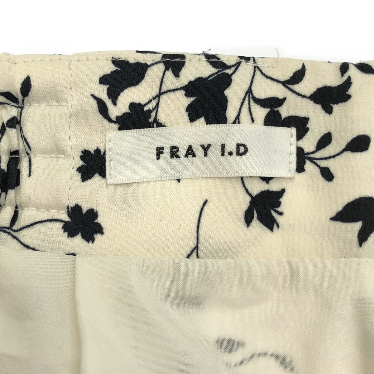 FRAY I.D フレイアイディー FWFS242035 ホワイト プリントナロースリットスカート ボトムス