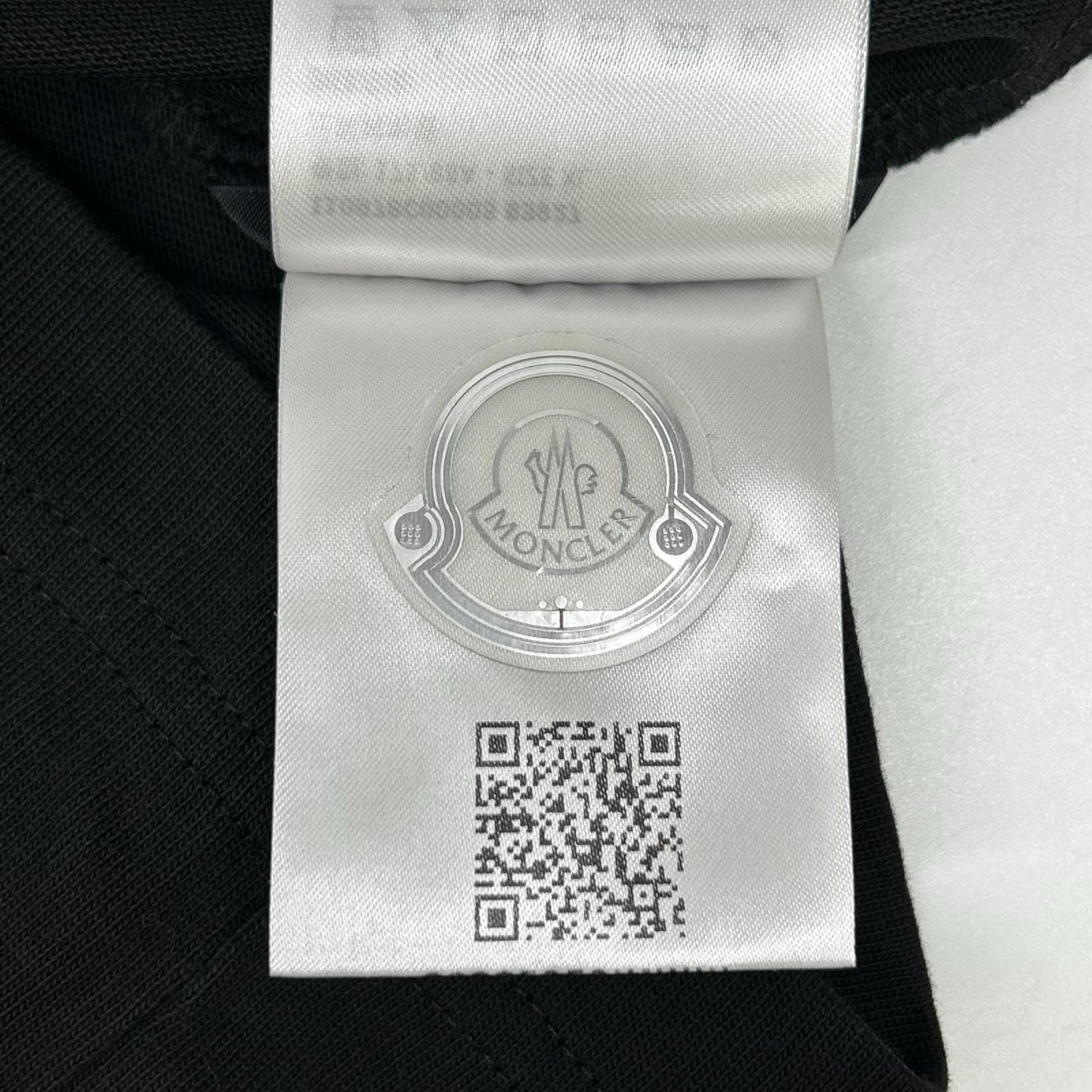MONCLER モンクレール 22年 ブラック ラバーロゴ T-SHIRT MANICA CORTA トップス