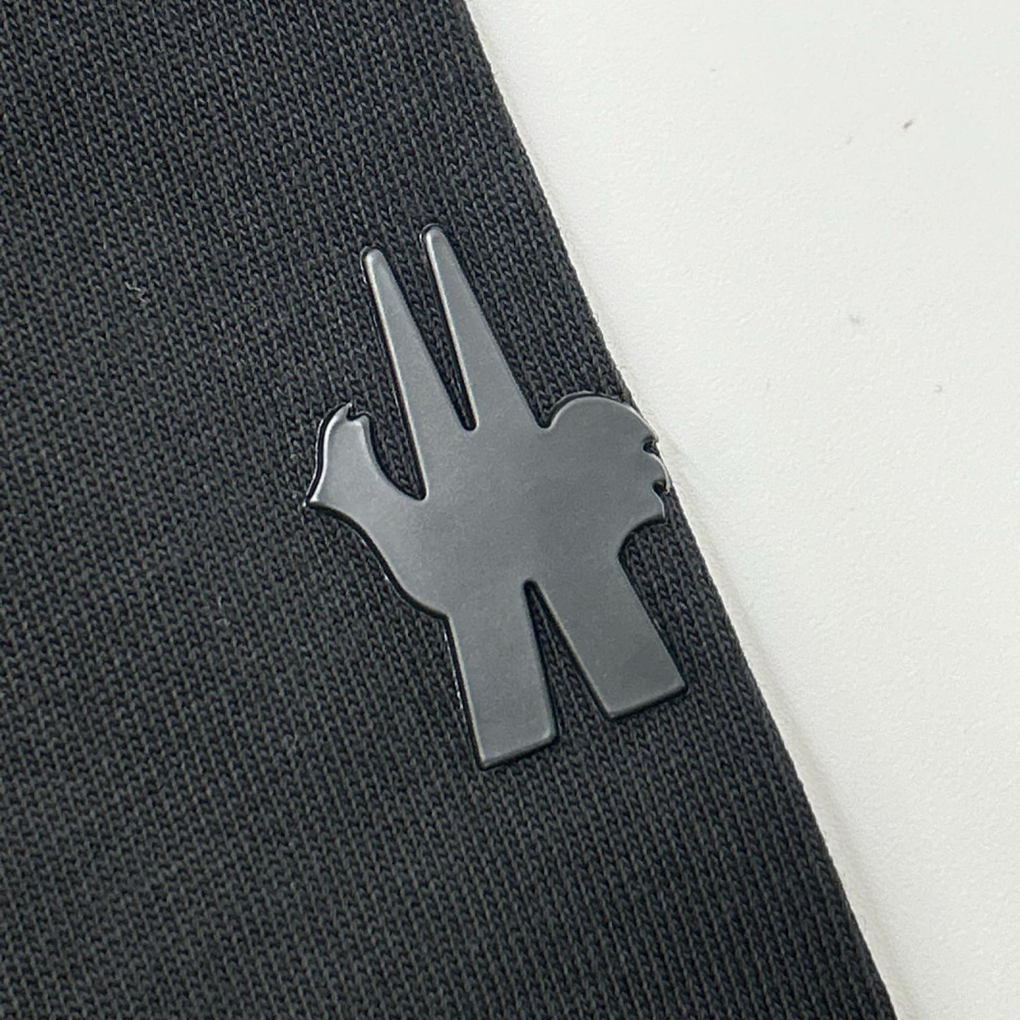 MONCLER モンクレール 22年 ブラック ラバーロゴ T-SHIRT MANICA CORTA トップス