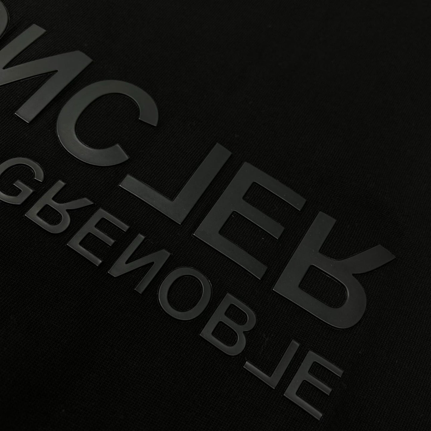 MONCLER モンクレール 22年 ブラック ラバーロゴ T-SHIRT MANICA CORTA トップス