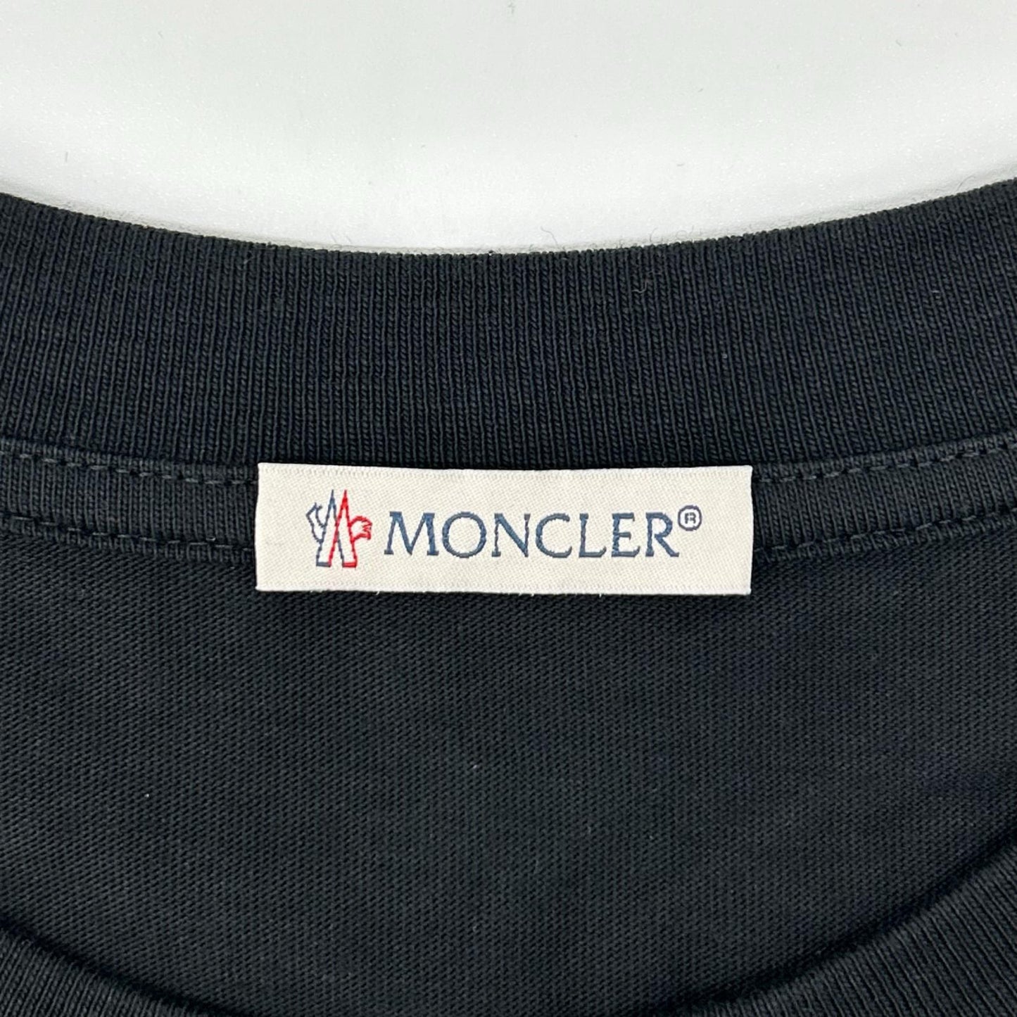MONCLER モンクレール 23年 ブラック HAWAII ロゴ SS TSHIRT トップス