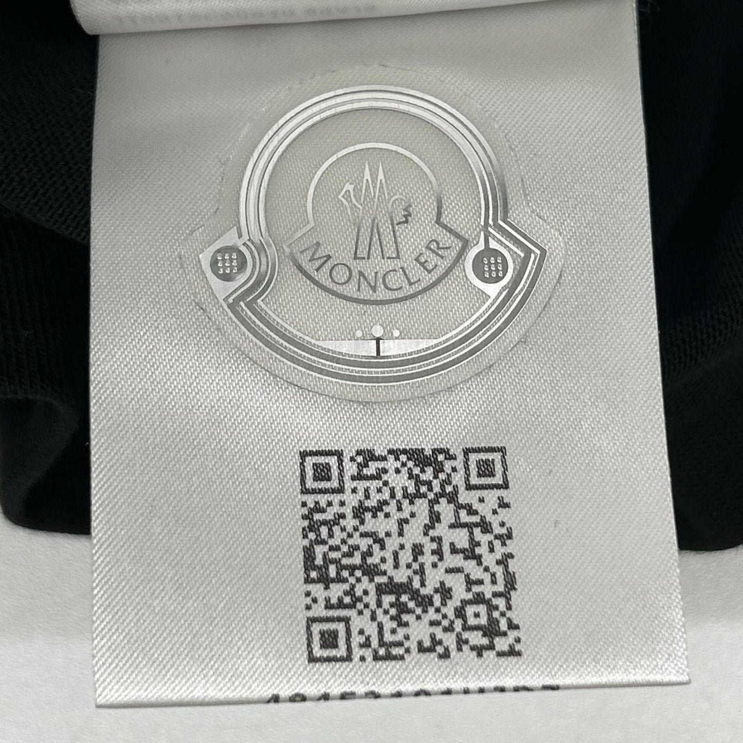 MONCLER モンクレール 23年 ブラック HAWAII ロゴ SS TSHIRT トップス