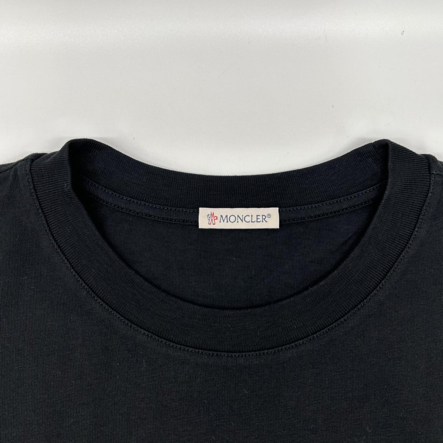 MONCLER モンクレール 23年 ブラック HAWAII ロゴ SS TSHIRT トップス