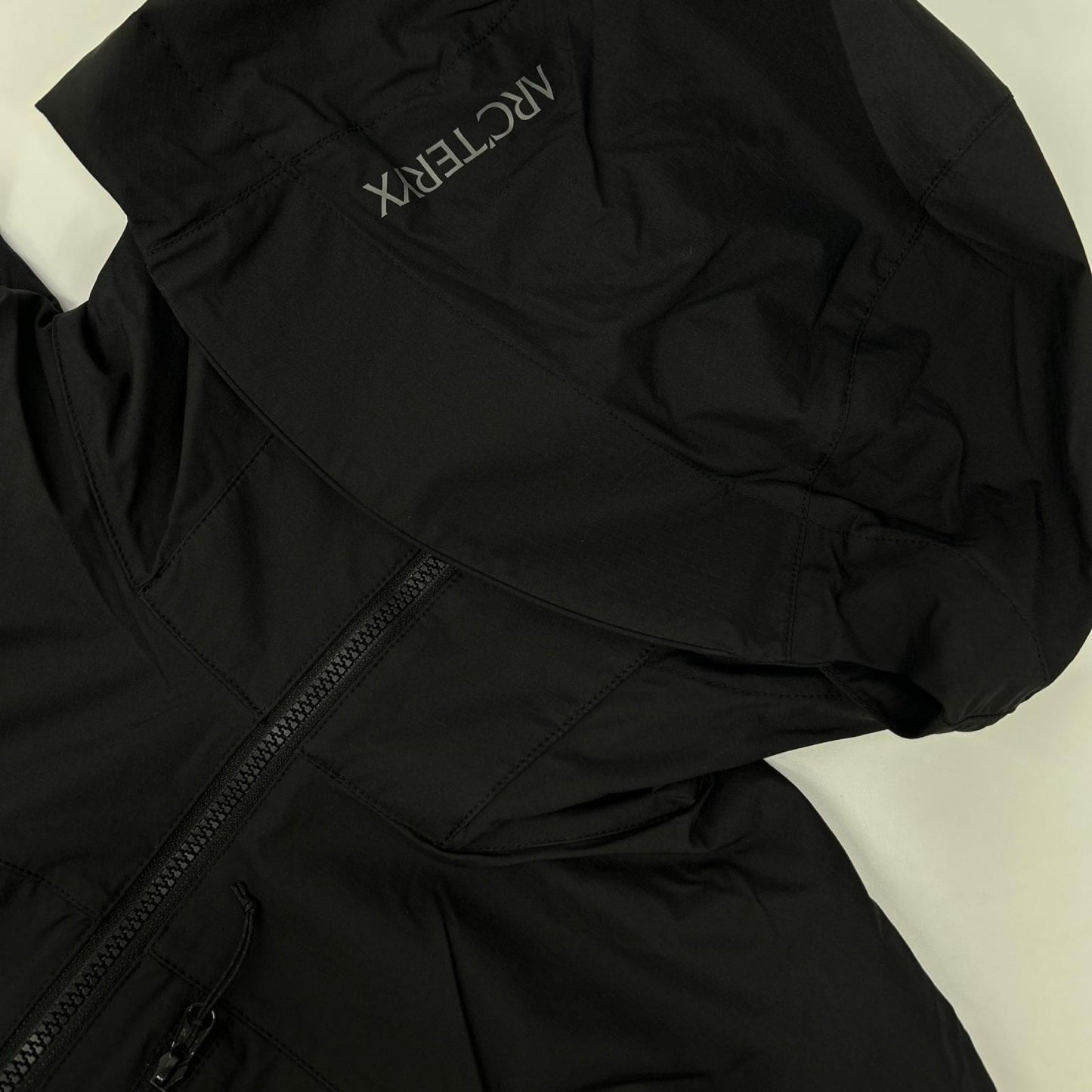ARC'TERYX アークテリクス 25年 X000010276 ブラック スコーミッシュ フーディ トップス