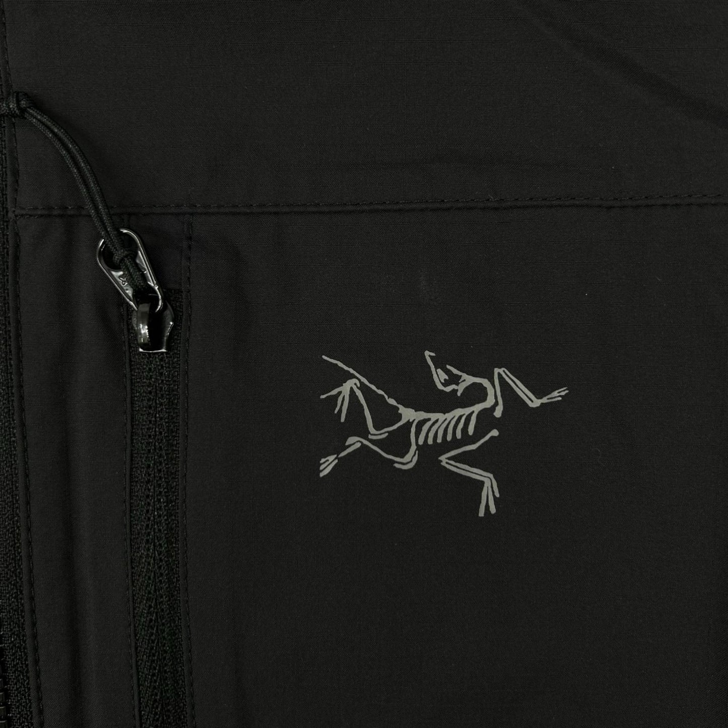 ARC'TERYX アークテリクス 25年 X000010276 ブラック スコーミッシュ フーディ トップス