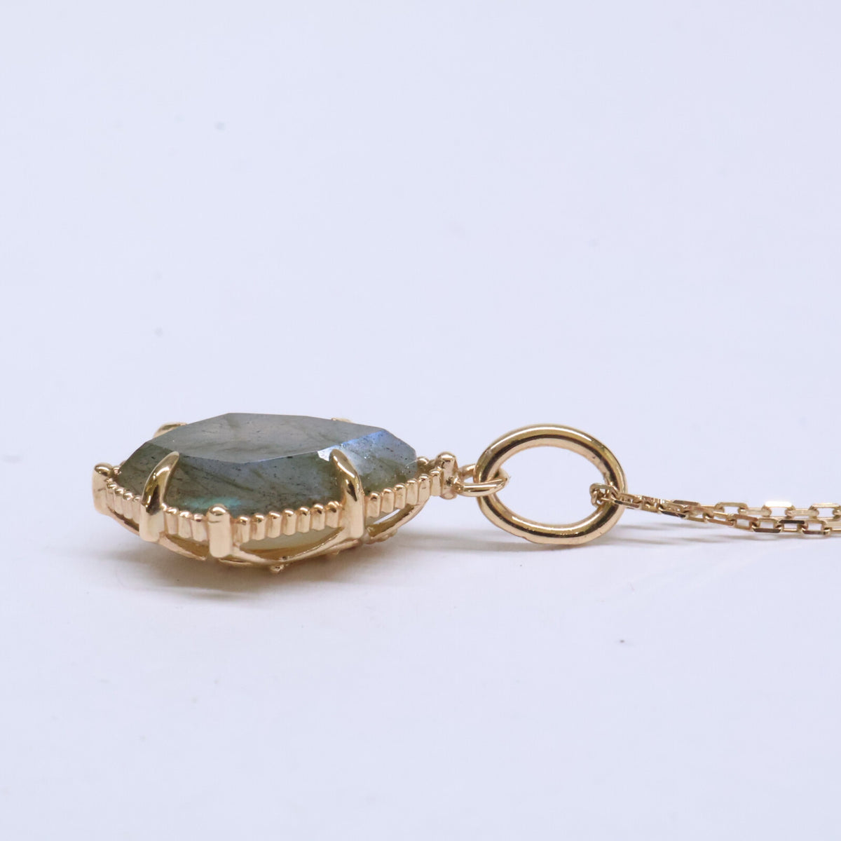 agete アガット 【美品】K10 ラブラドライト/蝶貝 ペンダントトップ・K10 0.008ct ダイヤモンド リーフ Y字 ネックレス
