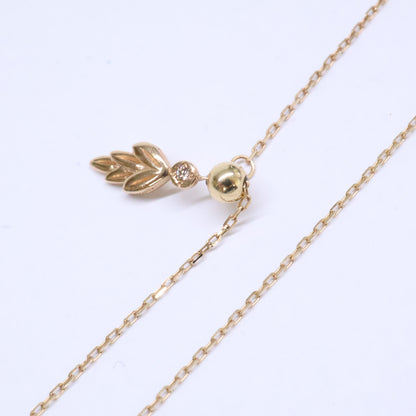 agete アガット 【美品】K10 ラブラドライト/蝶貝 ペンダントトップ・K10 0.008ct ダイヤモンド リーフ Y字 ネックレス