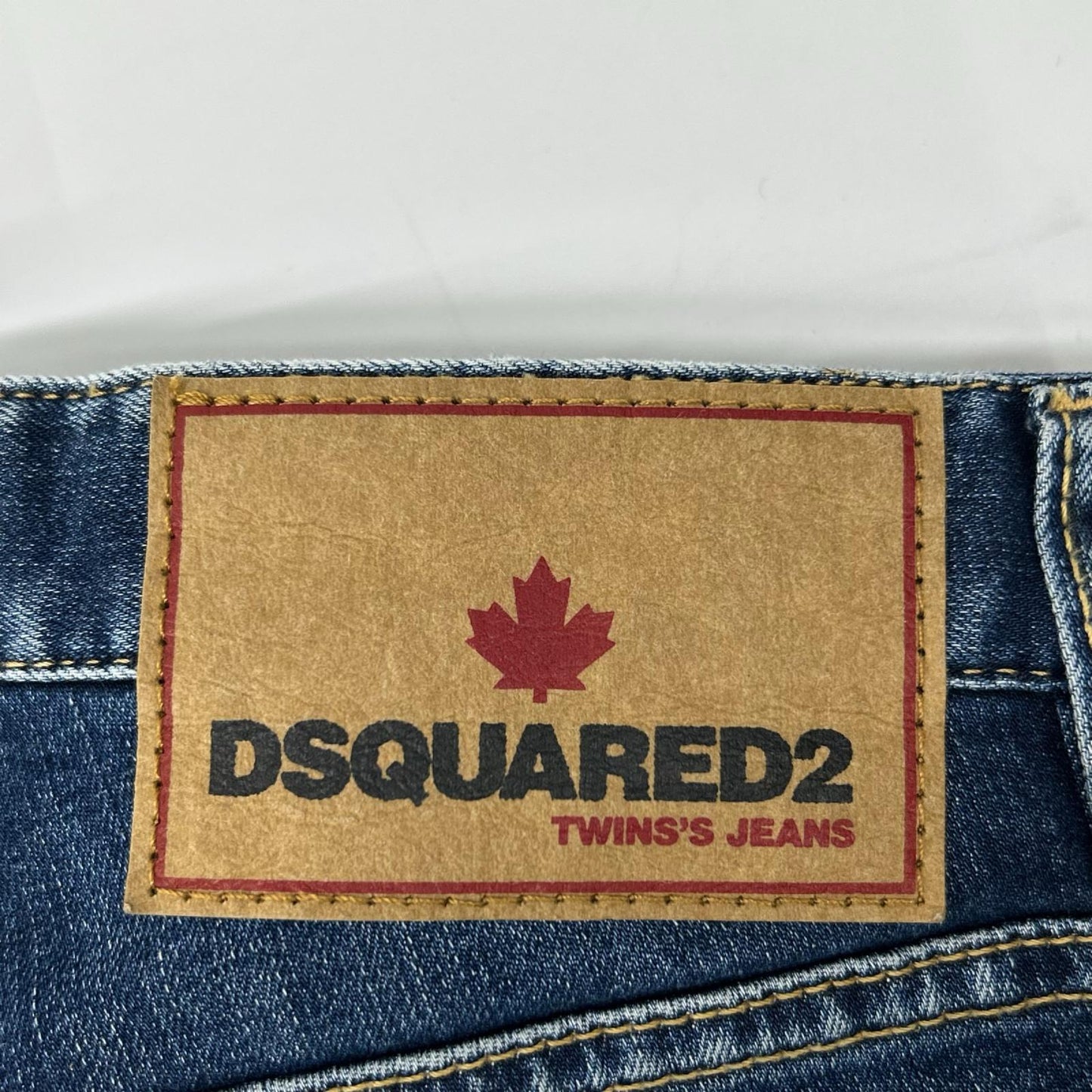 DSQUARED2 ディースクエアード S74LB1517 ネイビー Regular Jean ボタンフライデニムパンツ ボトムス