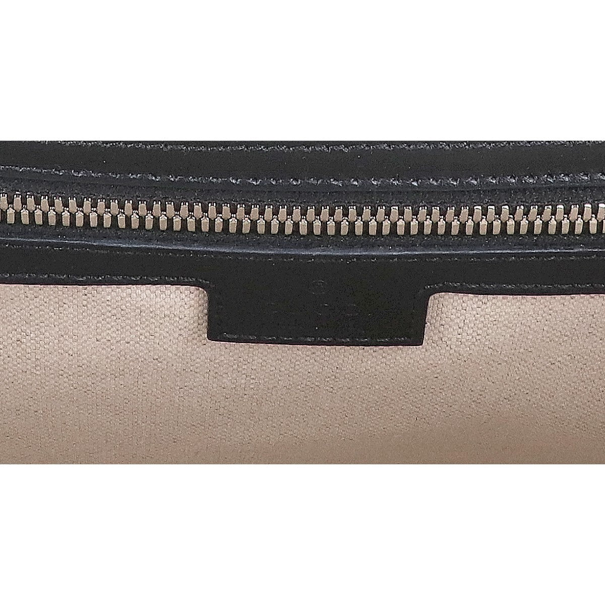 GUCCI グッチ 696009 エンボス ミディアム クロスボディバッグ ショルダーバッグ