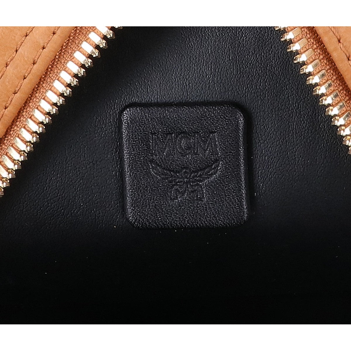 MCM エムシーエム 新品未使用 MMKEAVE14CO001 STARK ヴィセトス サイドスタッズ バックパック リュック バックパック