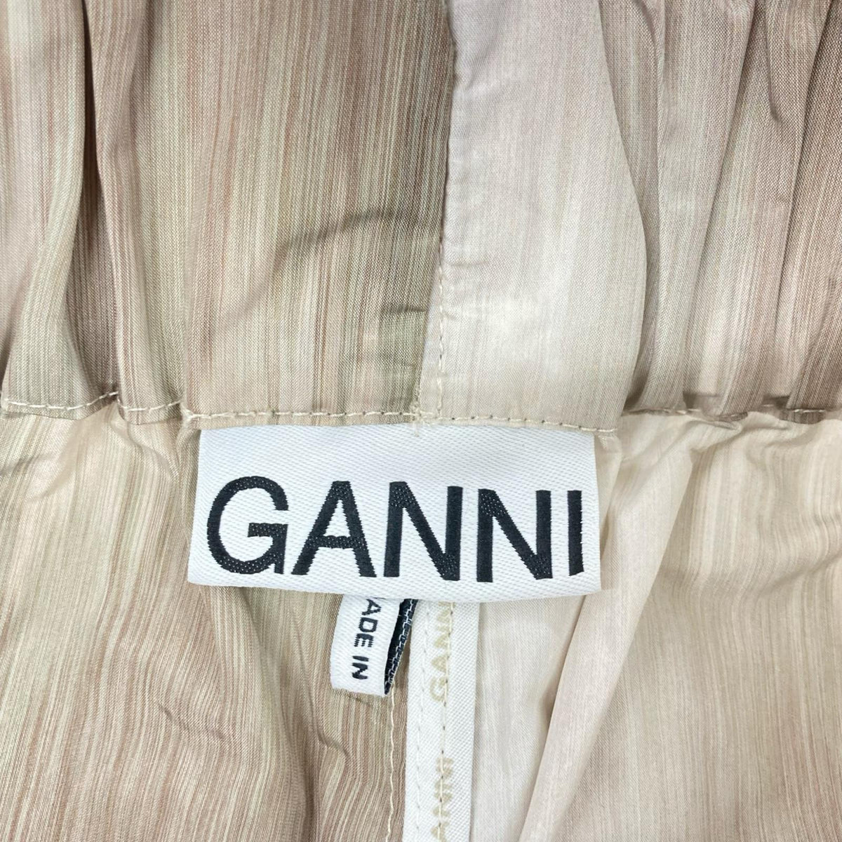 GANNI ガニー ベージュ カーブ シェルパンツ ボトムス