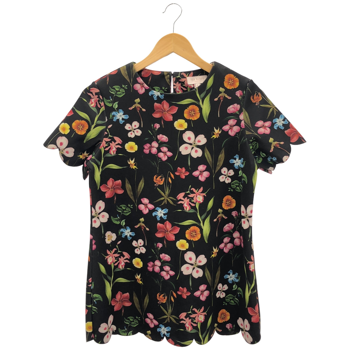 TED BAKER テッドベーカー ブラック フラワープリント ハンプトンコート スカラップ ドレッシートップワーク トップス
