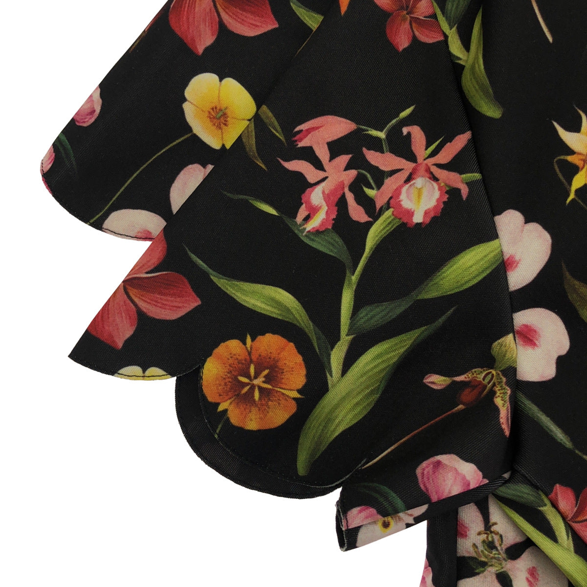 TED BAKER テッドベーカー ブラック フラワープリント ハンプトンコート スカラップ ドレッシートップワーク トップス