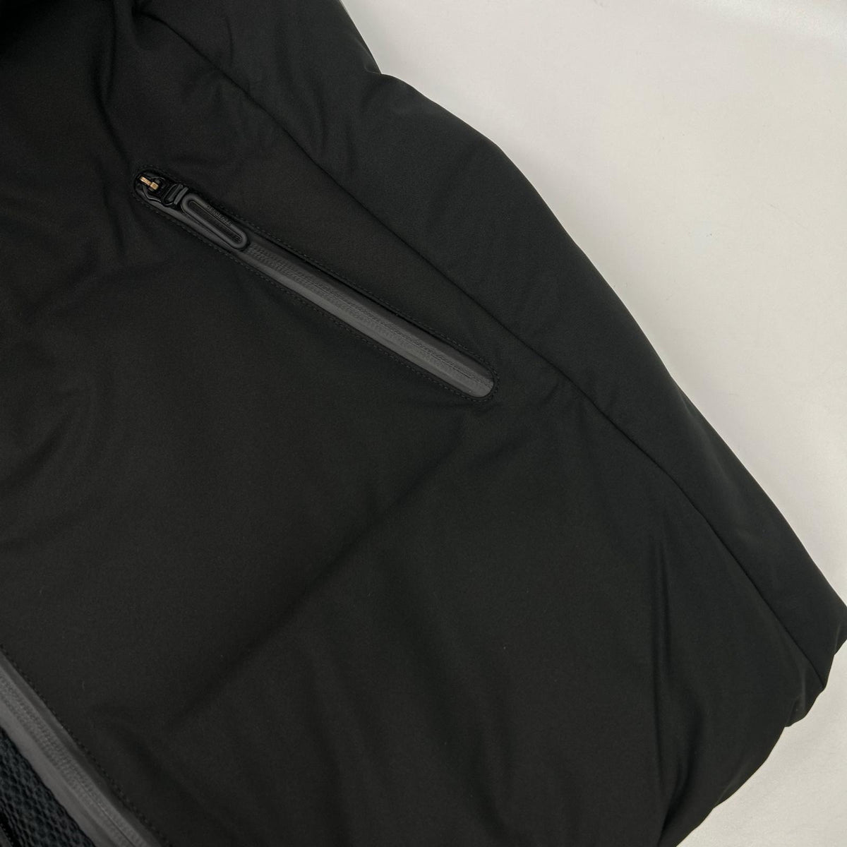 DESCENTE デサント 23年 ブラック DAMWGK31U 黒 水沢ダウン アンカー ダウンジャケット ジャケット