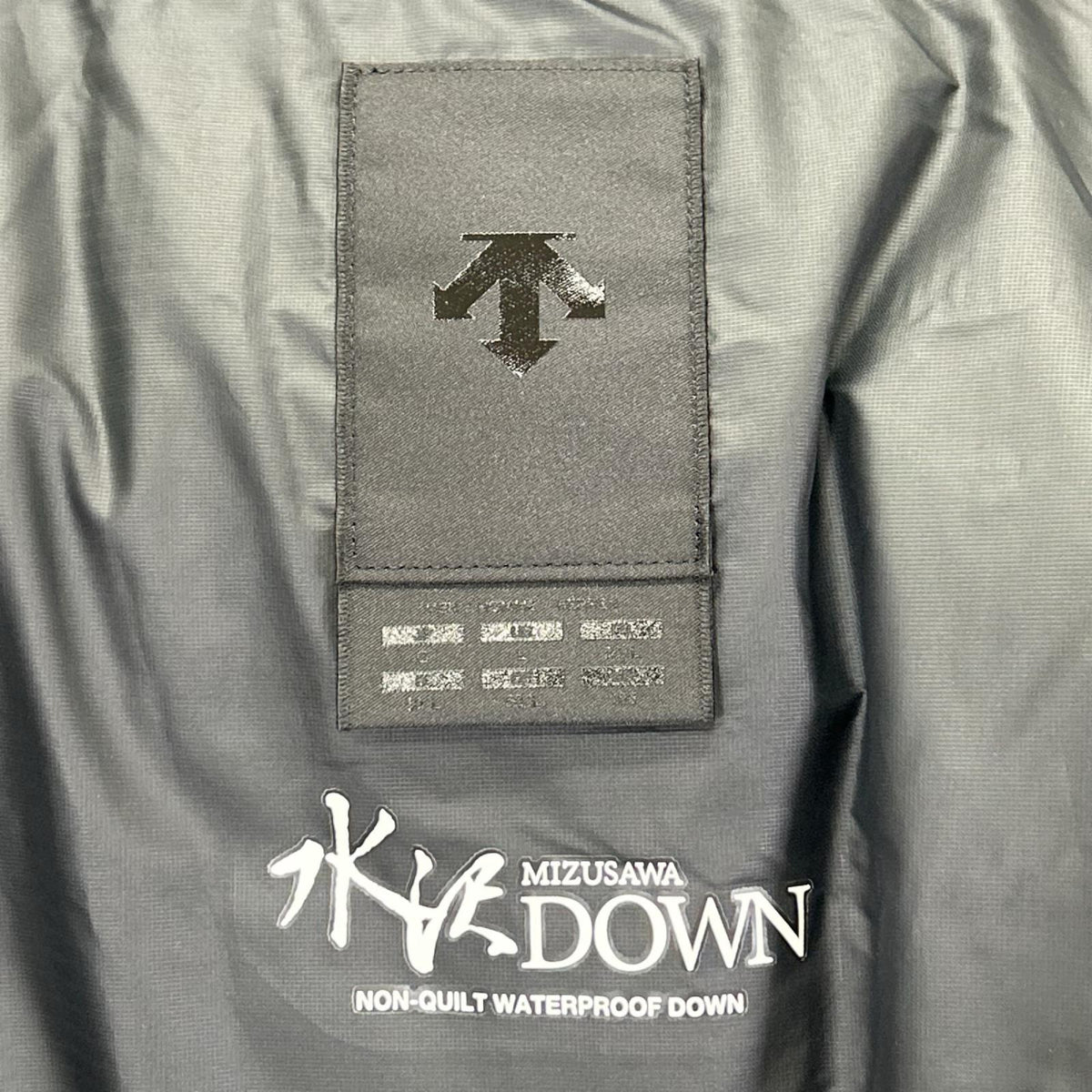 DESCENTE デサント 23年 ブラック DAMWGK31U 黒 水沢ダウン アンカー ダウンジャケット ジャケット