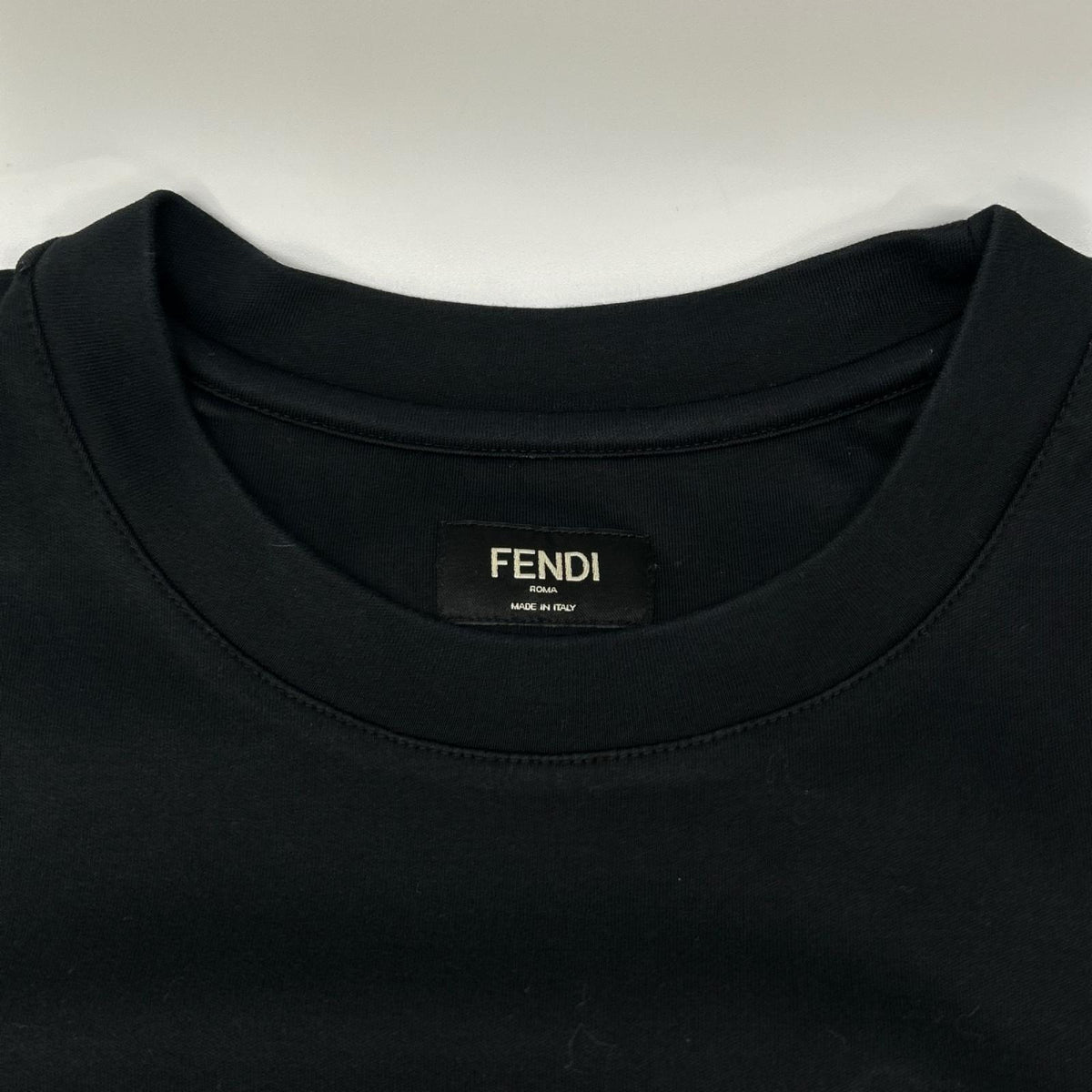 FENDI フェンディ 22年 FY1129AL28 ブラック エンボスロゴ ハーフスリーブコットンジャージーTシャツ トップス