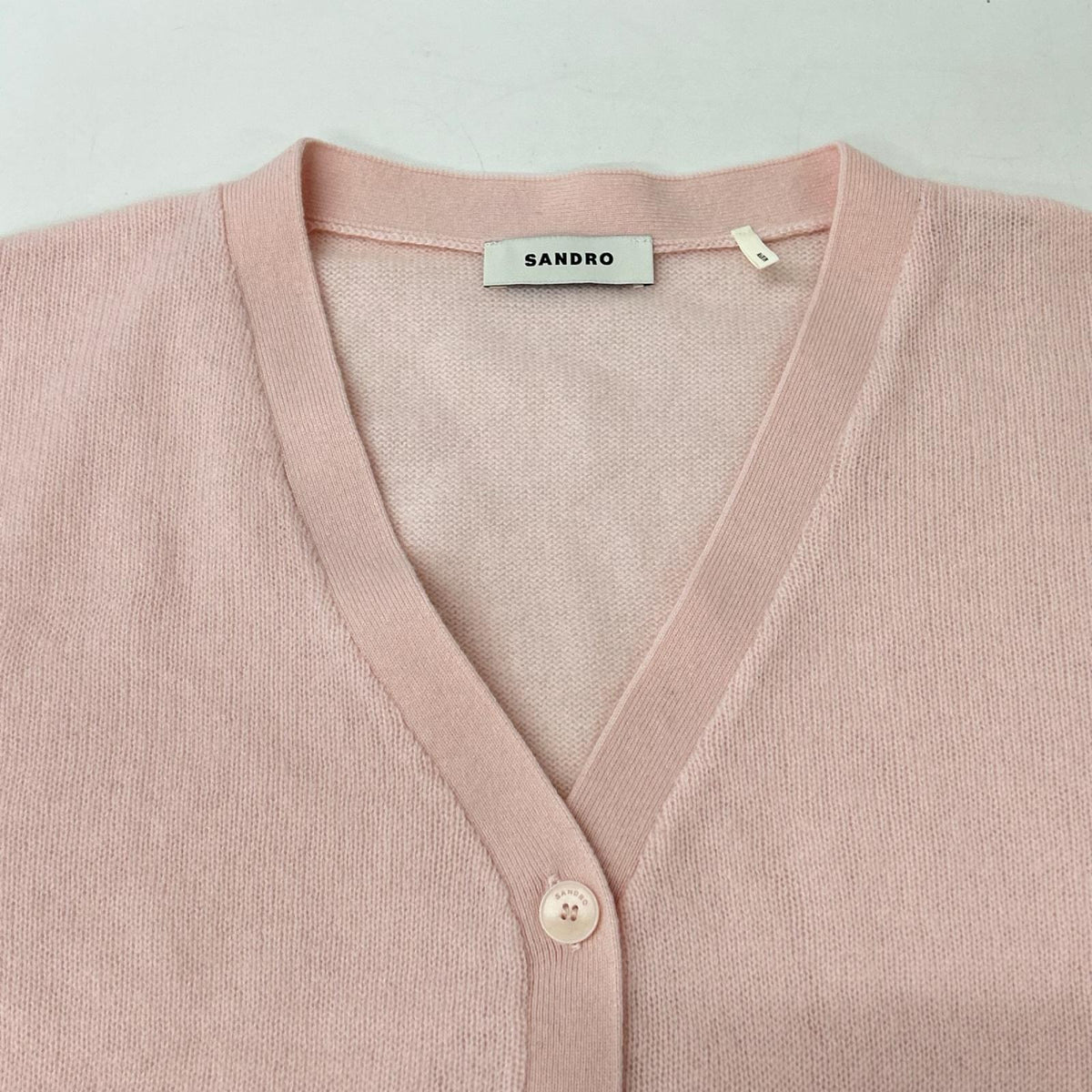 SANDRO サンドロ ピンク ロゴ刺繍 ウールカシミヤ混 クロップドカーディガン トップス