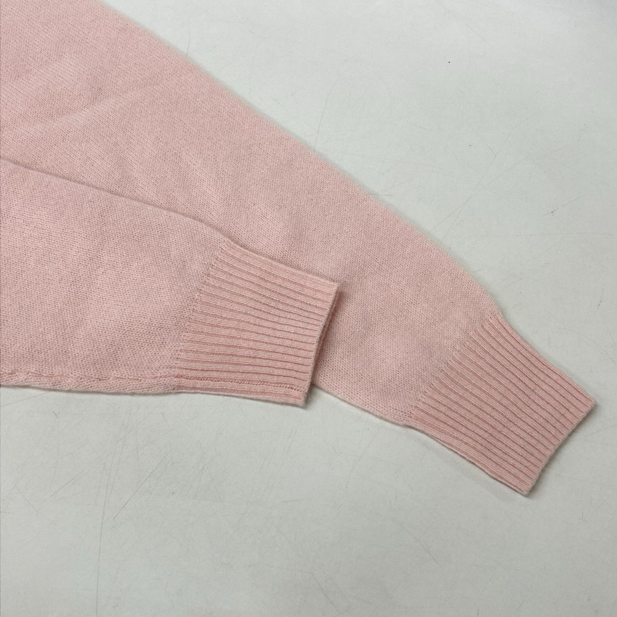 SANDRO サンドロ ピンク ロゴ刺繍 ウールカシミヤ混 クロップドカーディガン トップス
